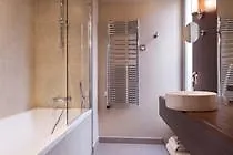 **** Отель La Bourdonnais Франция